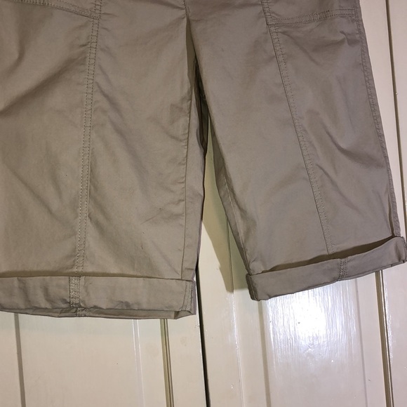 NWT Chico’s The Ultimate Fit Cool Cotton Bermuda short 13” Flatters Putty SZ 0/4 - Picture 3 of 9